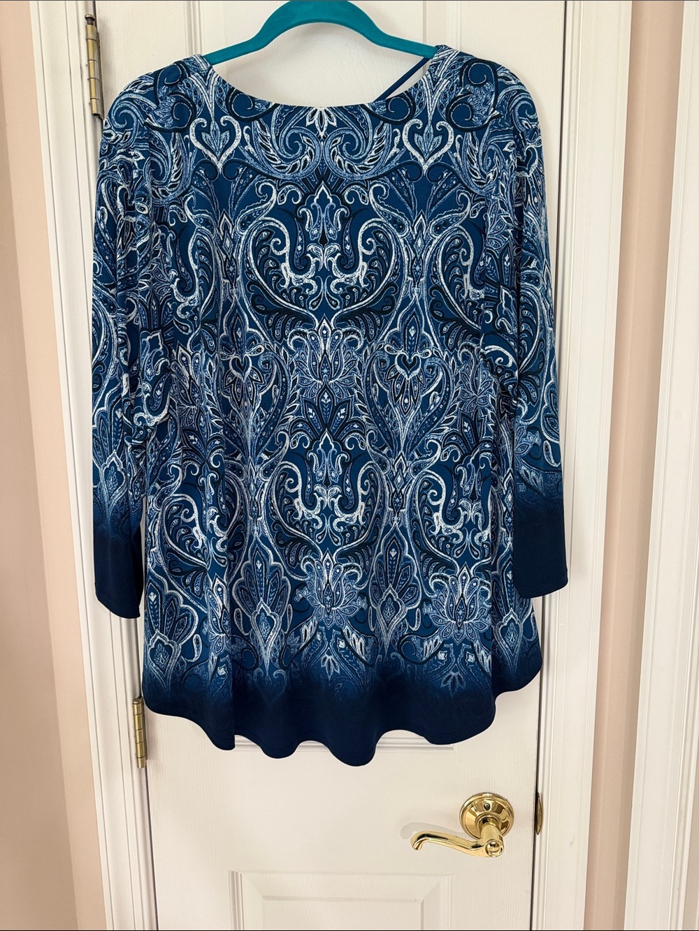 Chico's Blue Paisley Scoop-Neck 3/4 Sleeve Top, size 3 - Picture 3 of 6